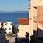 Gloria *